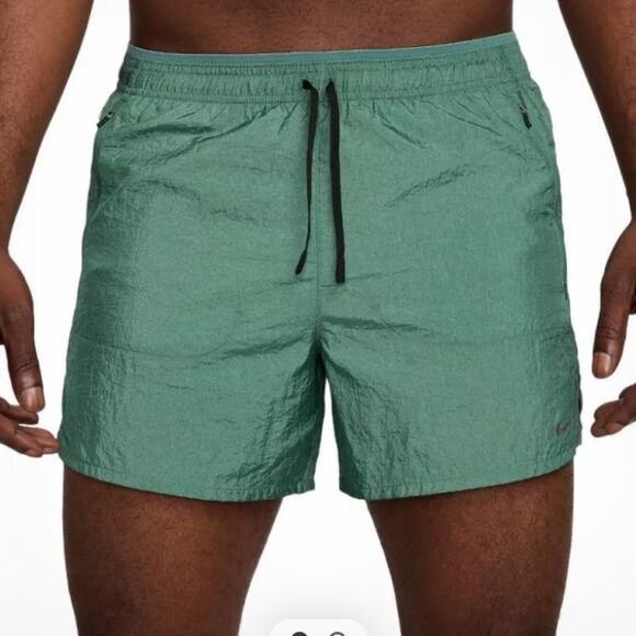 1286 NWT Shorts Nike Stride Running Division 5" - Picture 1 of 6